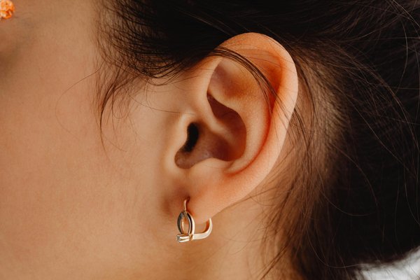 Comment bien s'occuper de votre piercing d'oreille ?